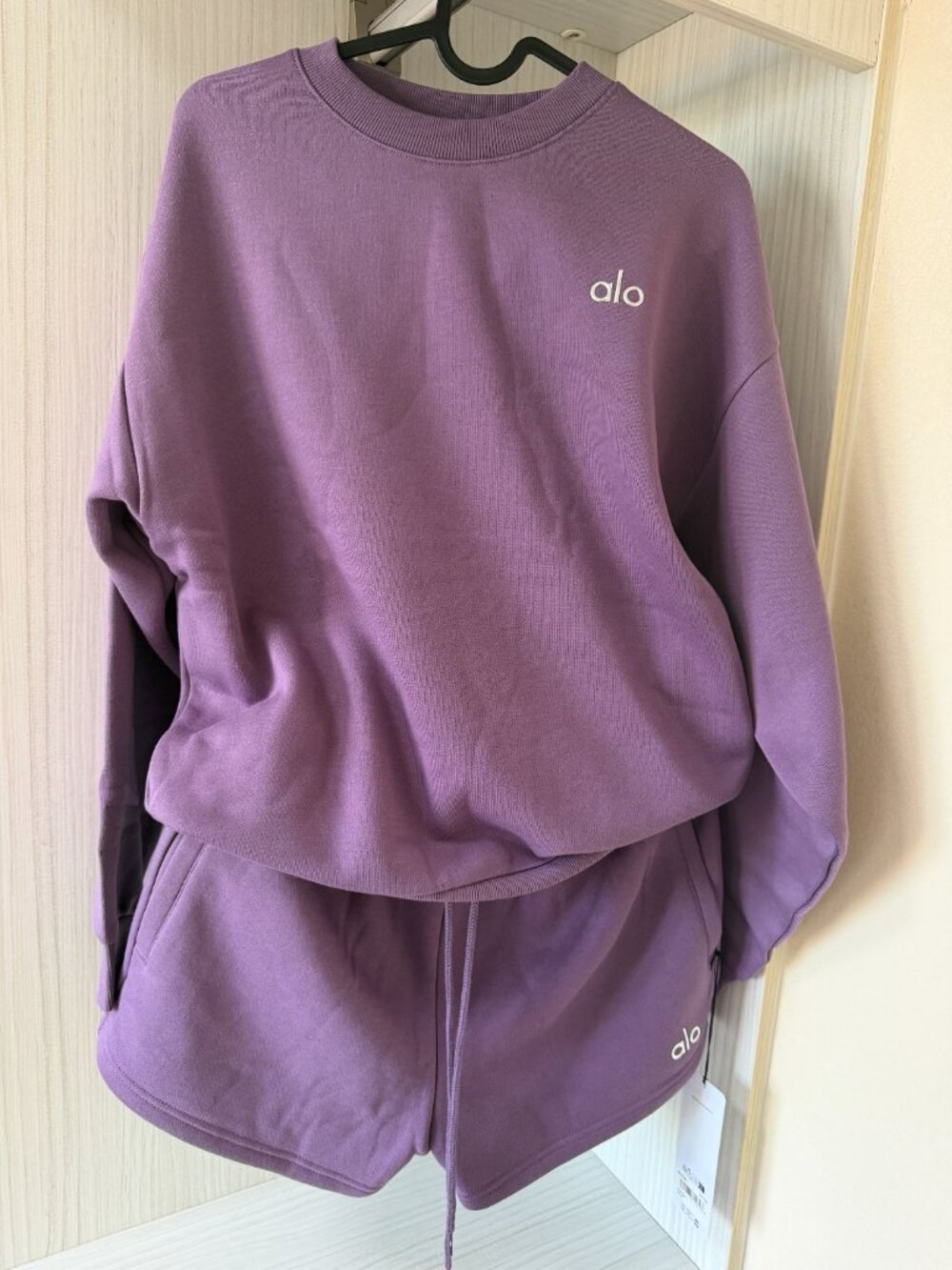 ALO Yoga Set Accolade Crew Neck Pullover With Short Size Small - Picture 3 of 6